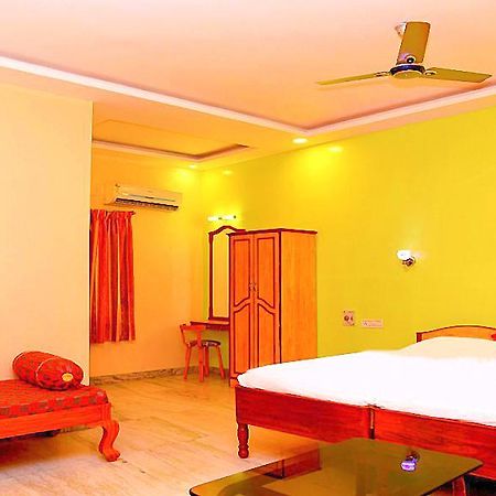 Sindhu Towers Hotell Vellore Exteriör bild