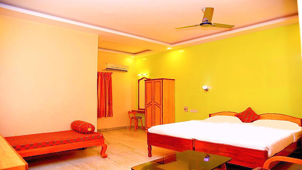 Sindhu Towers Hotell Vellore Exteriör bild
